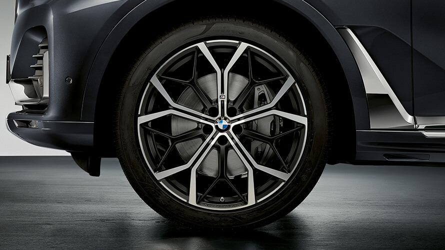 22” Y-Spoke 785 M in Jet Black Matte, Pirelli 22” Y-Spoke 785 M in Jet Black Matte, Pirelli